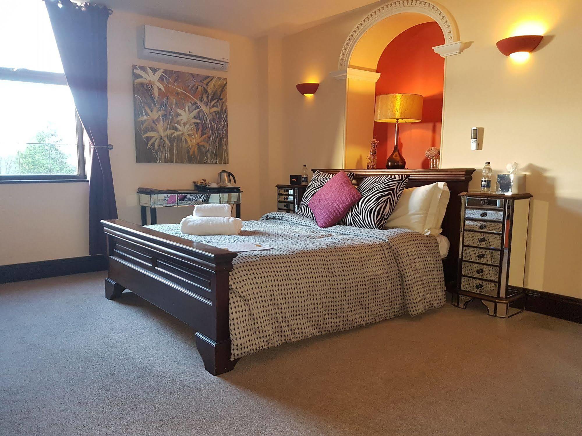 Redhill House Boutique 4*